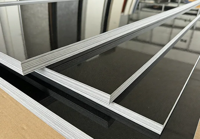 Le caratteristiche del pannello a parete in cristallo di carbonio a specchio PET.