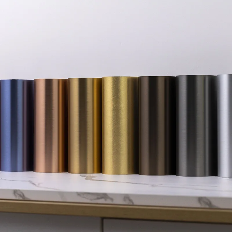 Pannello da rivestimento resistente agli urti con struttura in metallo